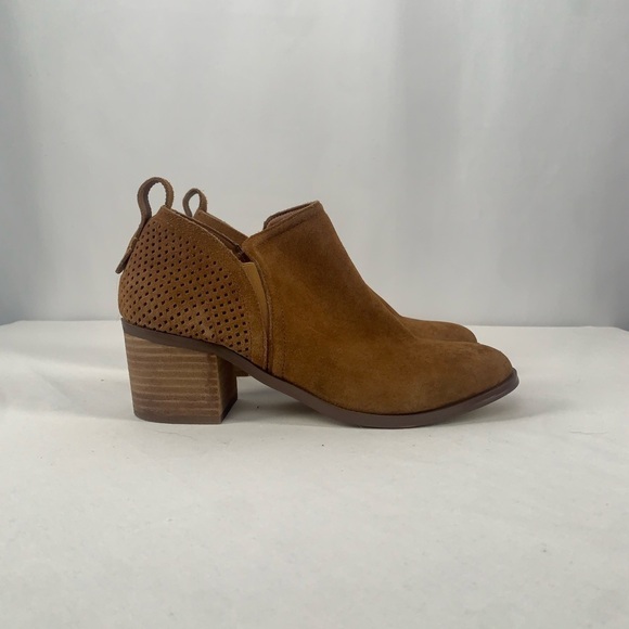 Steve Madden Ruebey Suede Perforated Bootie in Chestnut Brown Size 9 - Picture 3 of 8
